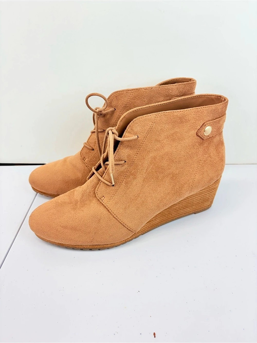 Dr Scholls Womens Size 10M Conquer Tan Camel Faux Suede Lace Up Wedge Booties